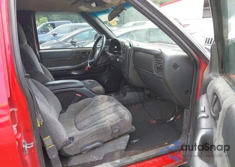 2002 Chevrolet S-10 Ls from USA, damaged, VIN 1GCDT13W52K115957